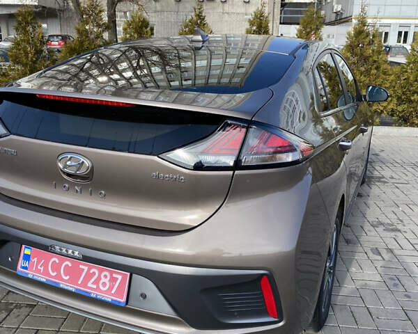 Коричневий Хендай Ioniq, об'ємом двигуна 0 л та пробігом 76 тис. км за 15500 $, фото 6 на Automoto.ua