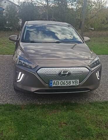 Коричневый Хендай Ioniq, объемом двигателя 0 л и пробегом 87 тыс. км за 15000 $, фото 8 на Automoto.ua