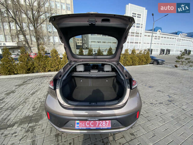 Коричневий Хендай Ioniq, об'ємом двигуна 0 л та пробігом 76 тис. км за 15500 $, фото 10 на Automoto.ua