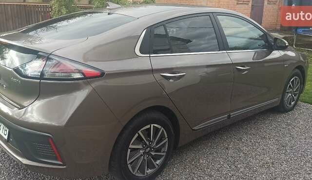 Коричневый Хендай Ioniq, объемом двигателя 0 л и пробегом 87 тыс. км за 15000 $, фото 4 на Automoto.ua