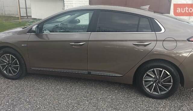 Коричневый Хендай Ioniq, объемом двигателя 0 л и пробегом 87 тыс. км за 15000 $, фото 1 на Automoto.ua