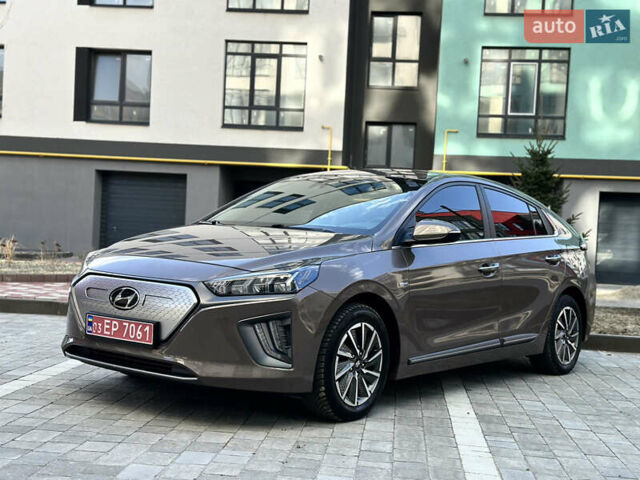 Коричневый Хендай Ioniq, объемом двигателя 0 л и пробегом 90 тыс. км за 14800 $, фото 1 на Automoto.ua