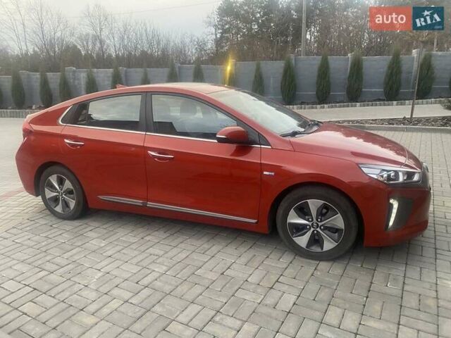 Красный Хендай Ioniq, объемом двигателя 0 л и пробегом 140 тыс. км за 13950 $, фото 4 на Automoto.ua