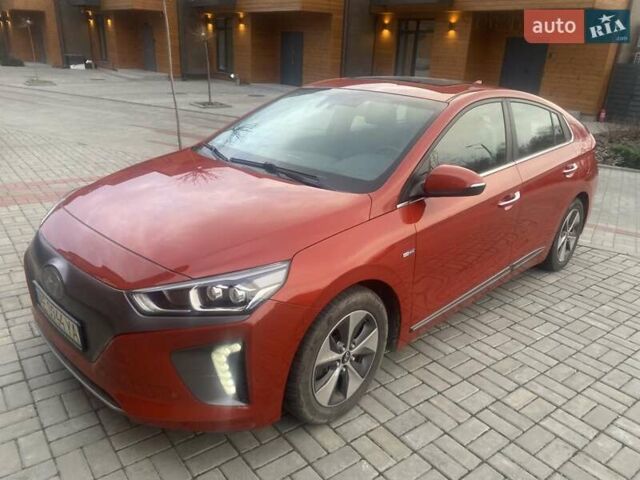 Красный Хендай Ioniq, объемом двигателя 0 л и пробегом 140 тыс. км за 13950 $, фото 2 на Automoto.ua