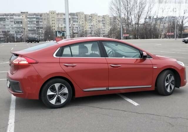 Червоний Хендай Ioniq, об'ємом двигуна 0 л та пробігом 135 тис. км за 14850 $, фото 5 на Automoto.ua