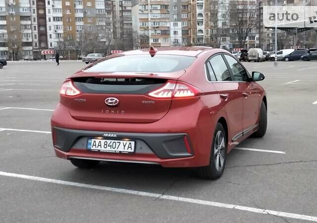 Красный Хендай Ioniq, объемом двигателя 0 л и пробегом 135 тыс. км за 14850 $, фото 7 на Automoto.ua