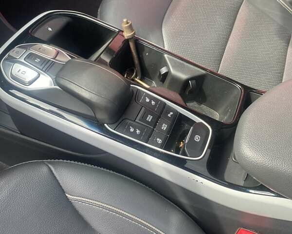 Красный Хендай Ioniq, объемом двигателя 0 л и пробегом 140 тыс. км за 13950 $, фото 11 на Automoto.ua