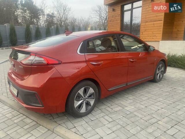Красный Хендай Ioniq, объемом двигателя 0 л и пробегом 140 тыс. км за 13950 $, фото 5 на Automoto.ua