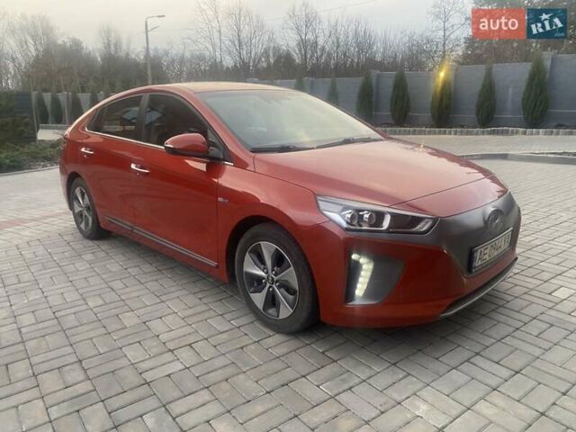 Красный Хендай Ioniq, объемом двигателя 0 л и пробегом 140 тыс. км за 13950 $, фото 3 на Automoto.ua