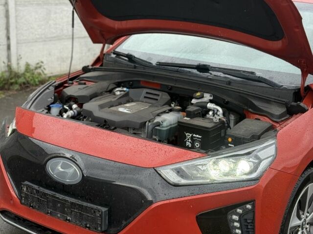 Красный Хендай Ioniq, объемом двигателя 0 л и пробегом 192 тыс. км за 10500 $, фото 10 на Automoto.ua