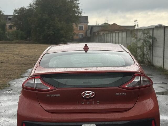 Красный Хендай Ioniq, объемом двигателя 0 л и пробегом 192 тыс. км за 10500 $, фото 3 на Automoto.ua