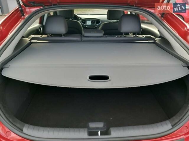 Червоний Хендай Ioniq, об'ємом двигуна 0 л та пробігом 53 тис. км за 14800 $, фото 30 на Automoto.ua