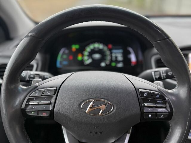 Красный Хендай Ioniq, объемом двигателя 0 л и пробегом 192 тыс. км за 10500 $, фото 17 на Automoto.ua