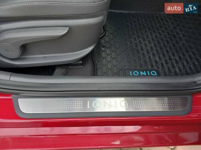 Червоний Хендай Ioniq, об'ємом двигуна 0 л та пробігом 53 тис. км за 14800 $, фото 20 на Automoto.ua