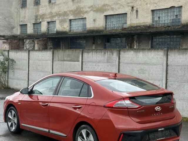 Красный Хендай Ioniq, объемом двигателя 0 л и пробегом 192 тыс. км за 10500 $, фото 4 на Automoto.ua
