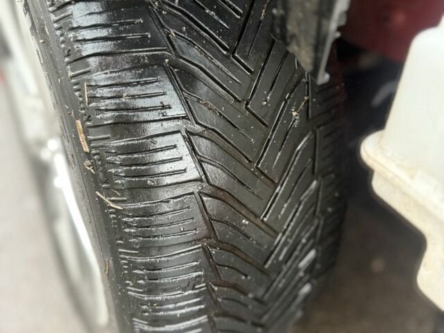 Красный Хендай Ioniq, объемом двигателя 0 л и пробегом 192 тыс. км за 10500 $, фото 9 на Automoto.ua