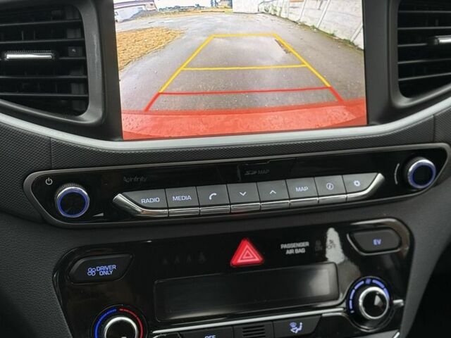 Красный Хендай Ioniq, объемом двигателя 0 л и пробегом 192 тыс. км за 10500 $, фото 13 на Automoto.ua