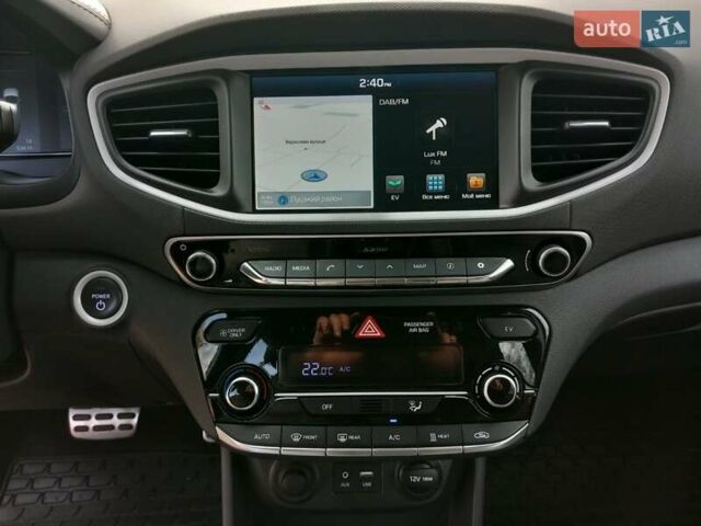 Червоний Хендай Ioniq, об'ємом двигуна 0 л та пробігом 53 тис. км за 14800 $, фото 24 на Automoto.ua