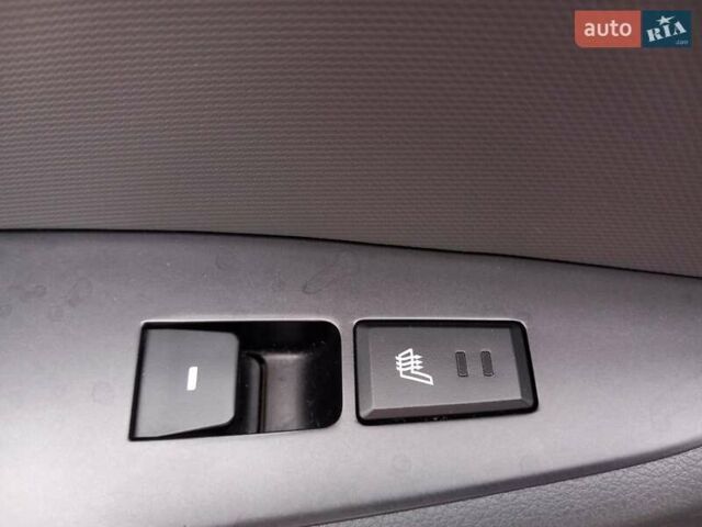 Червоний Хендай Ioniq, об'ємом двигуна 0 л та пробігом 53 тис. км за 14800 $, фото 21 на Automoto.ua