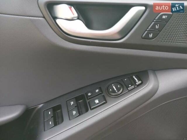 Червоний Хендай Ioniq, об'ємом двигуна 0 л та пробігом 53 тис. км за 14800 $, фото 19 на Automoto.ua