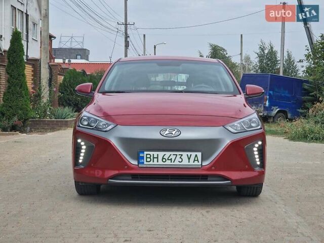 Красный Хендай Ioniq, объемом двигателя 0 л и пробегом 96 тыс. км за 13900 $, фото 36 на Automoto.ua