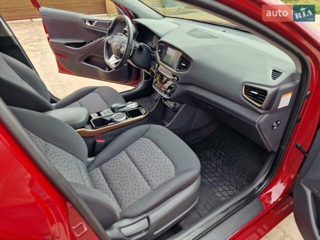 Красный Хендай Ioniq, объемом двигателя 0 л и пробегом 96 тыс. км за 13900 $, фото 19 на Automoto.ua