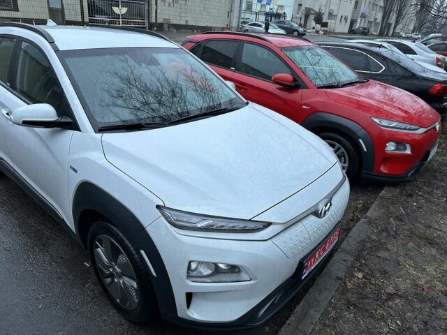 Красный Хендай Ioniq, объемом двигателя 0 л и пробегом 15 тыс. км за 16965 $, фото 3 на Automoto.ua