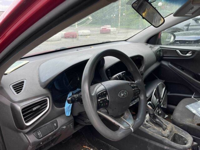 Червоний Хендай Ioniq, об'ємом двигуна 1.6 л та пробігом 120 тис. км за 8900 $, фото 5 на Automoto.ua