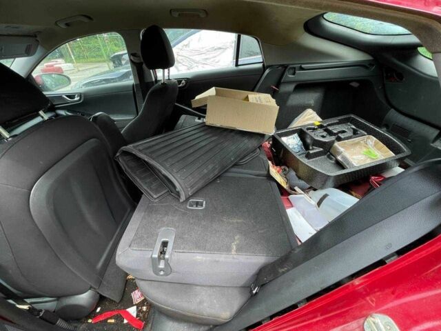 Червоний Хендай Ioniq, об'ємом двигуна 1.6 л та пробігом 120 тис. км за 8900 $, фото 3 на Automoto.ua