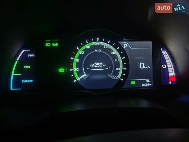 Червоний Хендай Ioniq, об'ємом двигуна 0 л та пробігом 102 тис. км за 15700 $, фото 9 на Automoto.ua