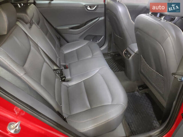 Червоний Хендай Ioniq, об'ємом двигуна 0 л та пробігом 102 тис. км за 15700 $, фото 23 на Automoto.ua