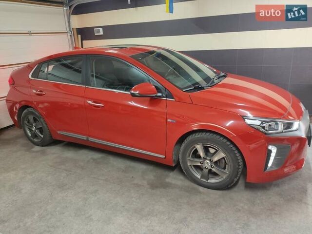 Червоний Хендай Ioniq, об'ємом двигуна 0 л та пробігом 102 тис. км за 15700 $, фото 4 на Automoto.ua