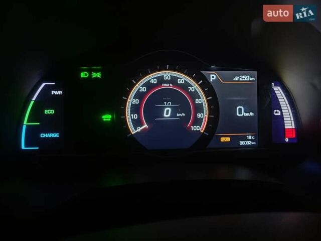 Червоний Хендай Ioniq, об'ємом двигуна 0 л та пробігом 102 тис. км за 15700 $, фото 10 на Automoto.ua