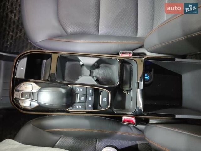 Червоний Хендай Ioniq, об'ємом двигуна 0 л та пробігом 102 тис. км за 15700 $, фото 19 на Automoto.ua