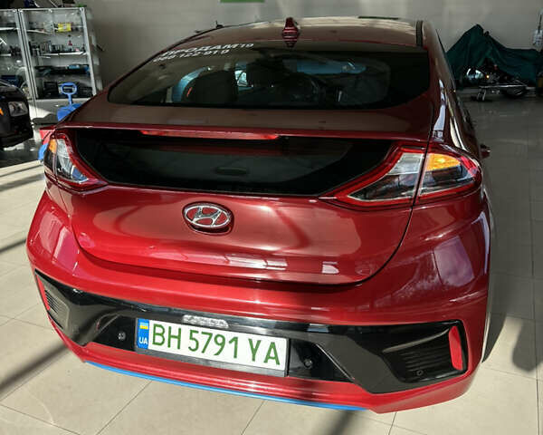 Красный Хендай Ioniq, объемом двигателя 0 л и пробегом 120 тыс. км за 11900 $, фото 3 на Automoto.ua