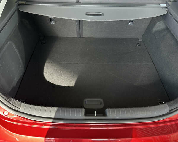 Красный Хендай Ioniq, объемом двигателя 0 л и пробегом 120 тыс. км за 11900 $, фото 14 на Automoto.ua