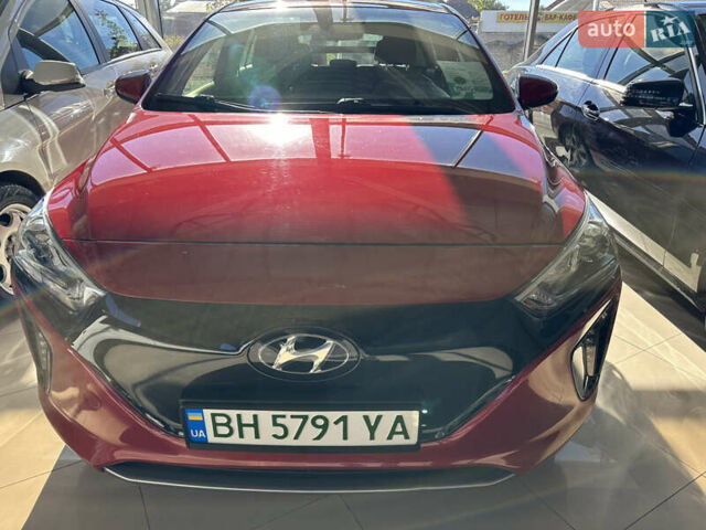 Красный Хендай Ioniq, объемом двигателя 0 л и пробегом 120 тыс. км за 11900 $, фото 20 на Automoto.ua