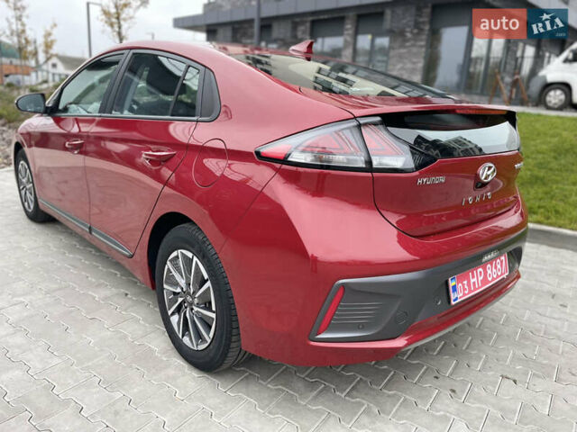 Красный Хендай Ioniq, объемом двигателя 0 л и пробегом 53 тыс. км за 16000 $, фото 6 на Automoto.ua