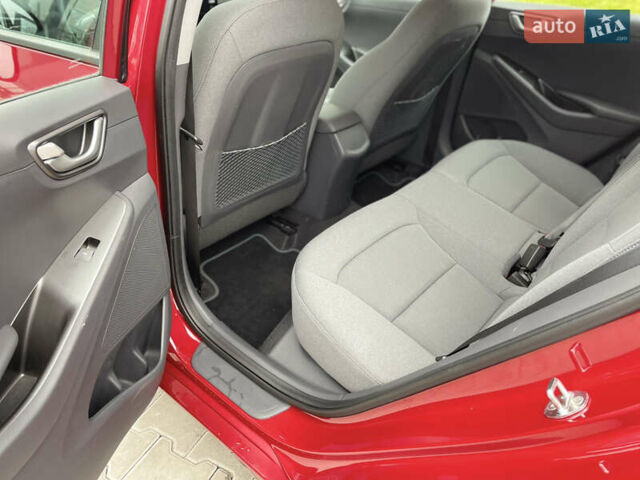 Красный Хендай Ioniq, объемом двигателя 0 л и пробегом 53 тыс. км за 16000 $, фото 12 на Automoto.ua