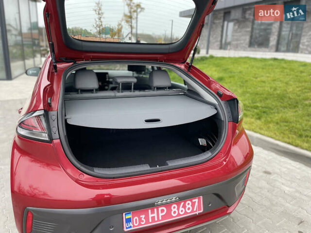 Красный Хендай Ioniq, объемом двигателя 0 л и пробегом 53 тыс. км за 16000 $, фото 16 на Automoto.ua