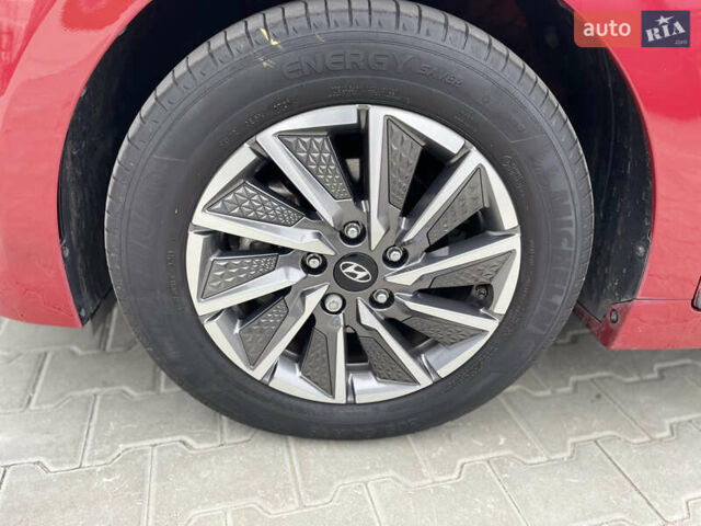 Красный Хендай Ioniq, объемом двигателя 0 л и пробегом 53 тыс. км за 16000 $, фото 10 на Automoto.ua