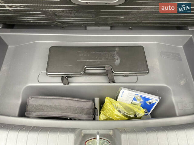 Красный Хендай Ioniq, объемом двигателя 0 л и пробегом 53 тыс. км за 16000 $, фото 18 на Automoto.ua