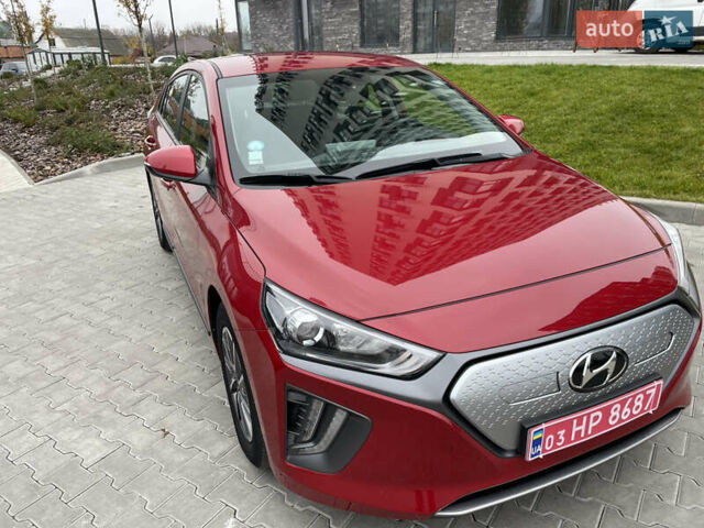 Красный Хендай Ioniq, объемом двигателя 0 л и пробегом 53 тыс. км за 16000 $, фото 3 на Automoto.ua
