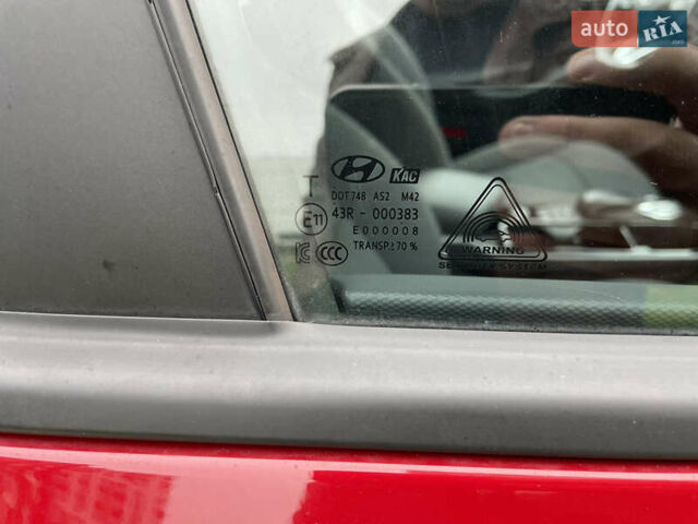 Красный Хендай Ioniq, объемом двигателя 0 л и пробегом 53 тыс. км за 16000 $, фото 21 на Automoto.ua
