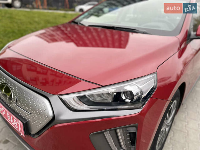 Красный Хендай Ioniq, объемом двигателя 0 л и пробегом 53 тыс. км за 16000 $, фото 5 на Automoto.ua