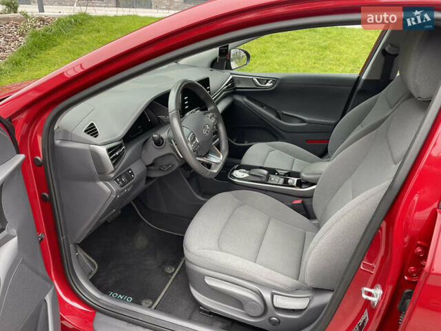 Красный Хендай Ioniq, объемом двигателя 0 л и пробегом 53 тыс. км за 16000 $, фото 14 на Automoto.ua
