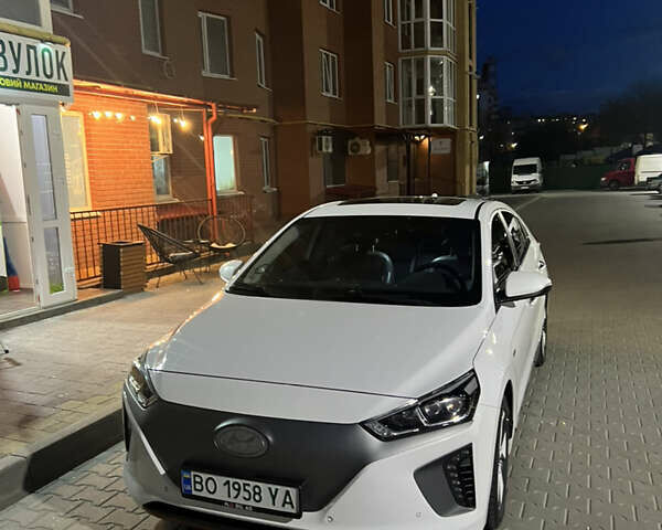 Хендай Ioniq, об'ємом двигуна 0 л та пробігом 104 тис. км за 15599 $, фото 1 на Automoto.ua