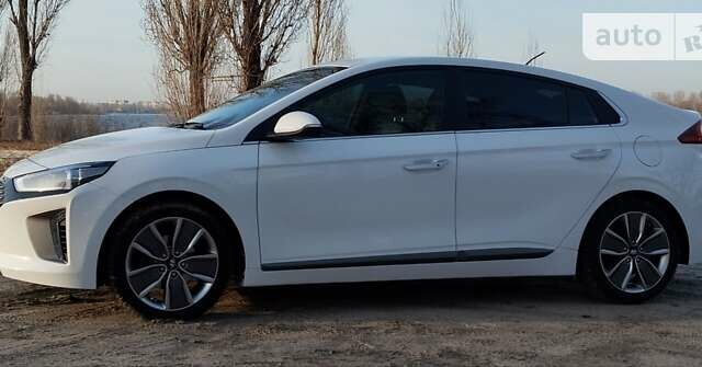 Хендай Ioniq, объемом двигателя 1.58 л и пробегом 26 тыс. км за 15600 $, фото 3 на Automoto.ua