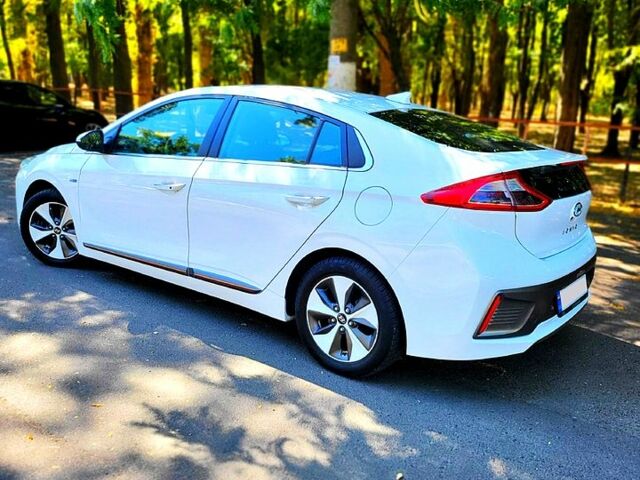 Хендай Ioniq, объемом двигателя 0.11 л и пробегом 232 тыс. км за 10999 $, фото 4 на Automoto.ua