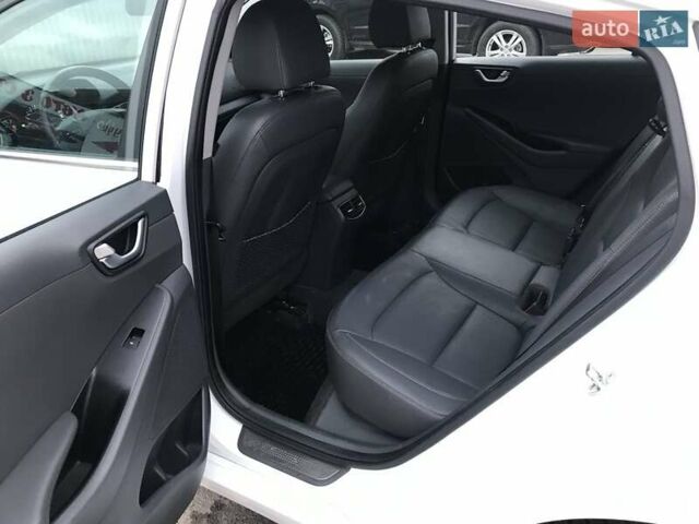 Хендай Ioniq, объемом двигателя 0 л и пробегом 90 тыс. км за 14600 $, фото 13 на Automoto.ua